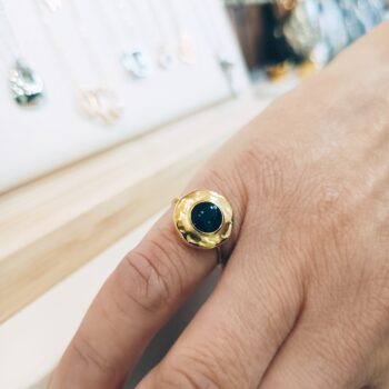 Δαχτυλίδι ''Halo'' Ανοξείδωτο σε Χρυσό με Μαύρη Πέτρα Ρυθμιζόμενο