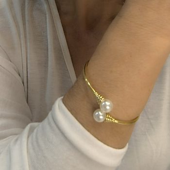 Βραχιόλι-Χειροπέδα ''Δίδυμο Φως'' από Ατσάλι σε Χρυσό Χρώμα με Τελείωμα Πέρλας