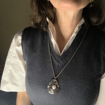 “Aurelia” – Χειροποίητο Ατσάλινο Κολιέ με Πέρλα