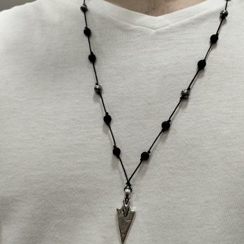 Volcanic Arrow Κολιέ Ροζάριο με Λάβα & Μεταλλική Λόγχη