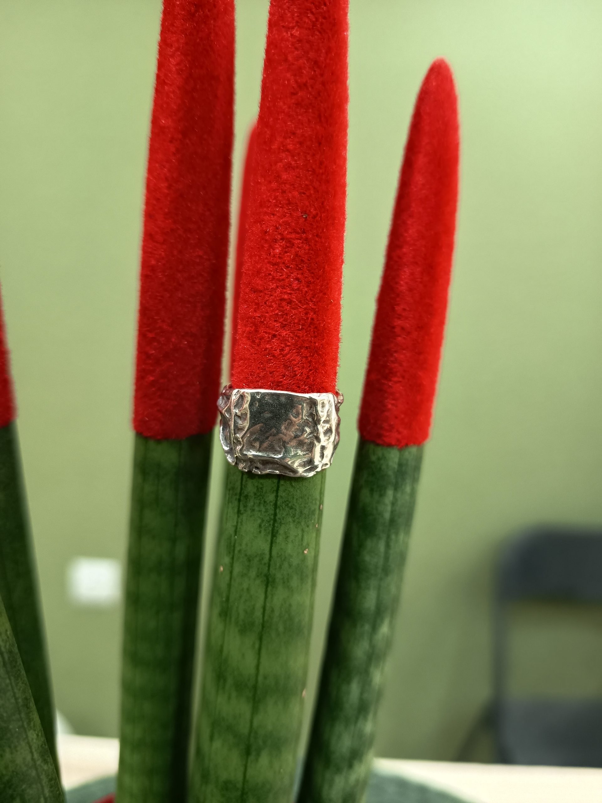 “Trace” Ring in Zamak – Adjustable, Hammered - Image 2