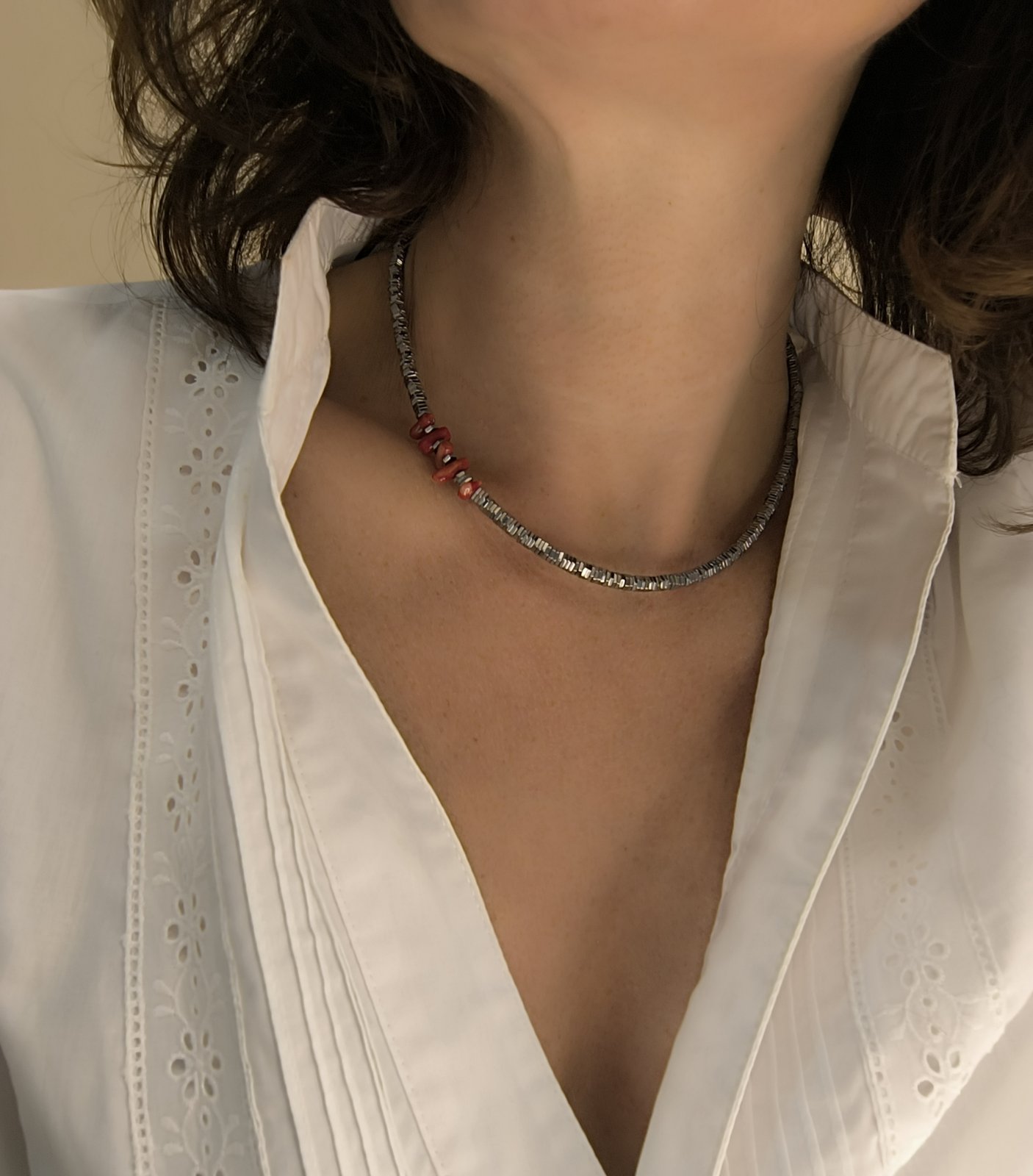 Κολιέ Χειροποίητο ''EverLove Jewelry'' από Λευκό Αιματίτη & Κόκκινο Κοράλι