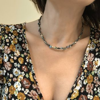 «Αμπάλου» – Χειροποίητο Κολιέ από Κοχύλι Αμπαλού με Χρυσό Ατσάλινο Κούμπωμα