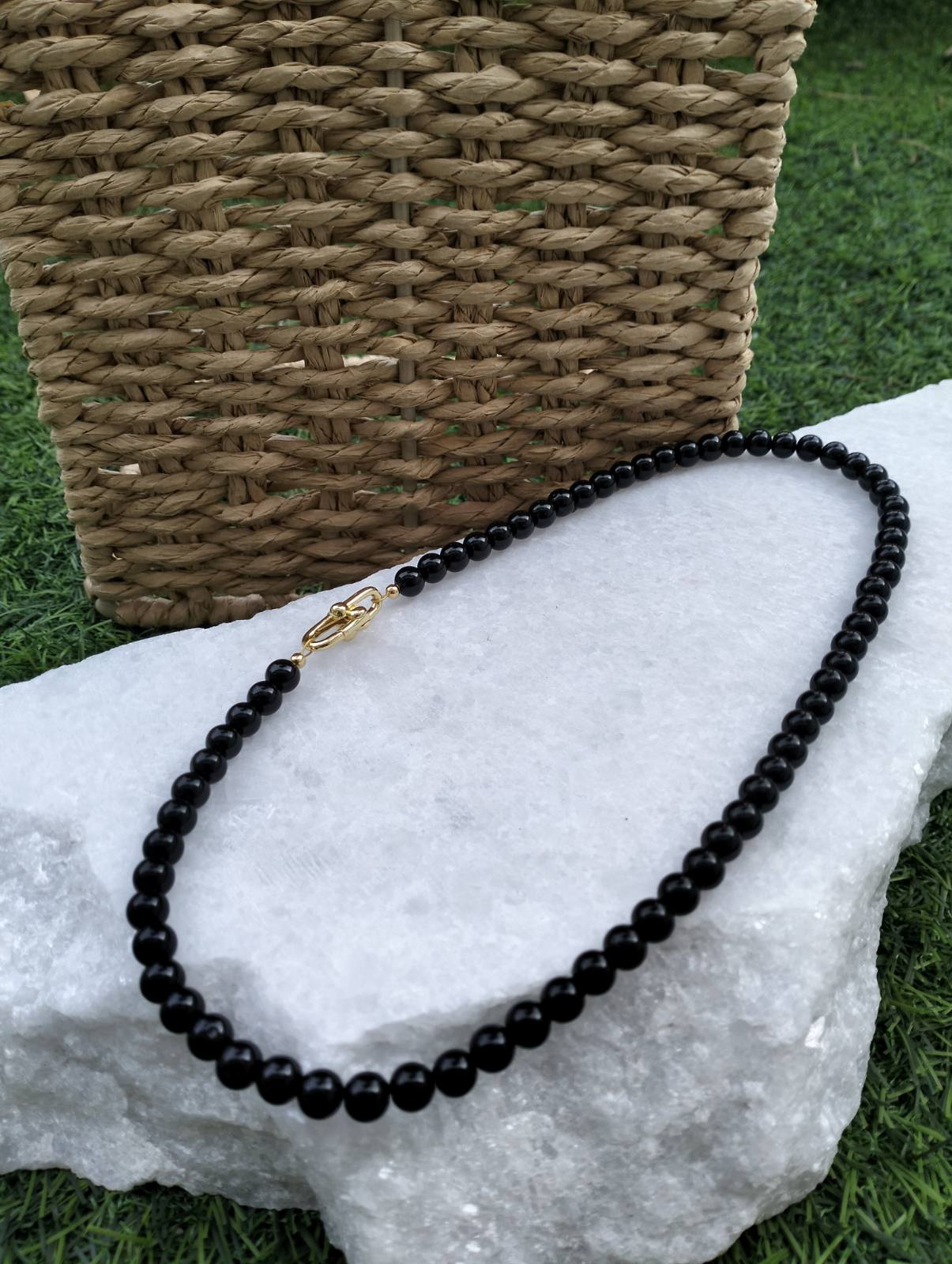 Κολιέ ''Silk Chain'' Πολυμορφικό με Μαύρη Πέρλα 6mm & Χρυσόχρωμη Ατσάλινη Αλυσίδα - Image 3