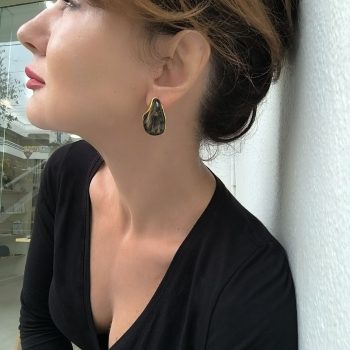 Σκουλαρίκια “Grey Aura” με Ακανόνιστη Ακρυλική Πέτρα