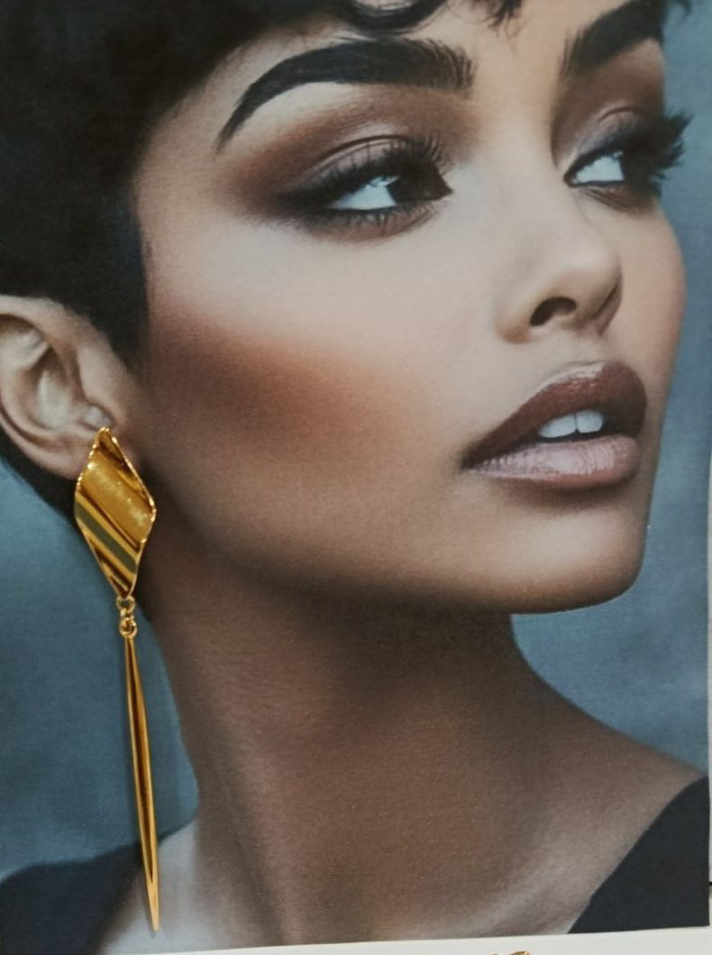 Σκουλαρίκια ''Κυματιστός Ρόμβος'' από Ζάμακ με Σταγόνα – Υποαλλεργικό Pin - Image 3