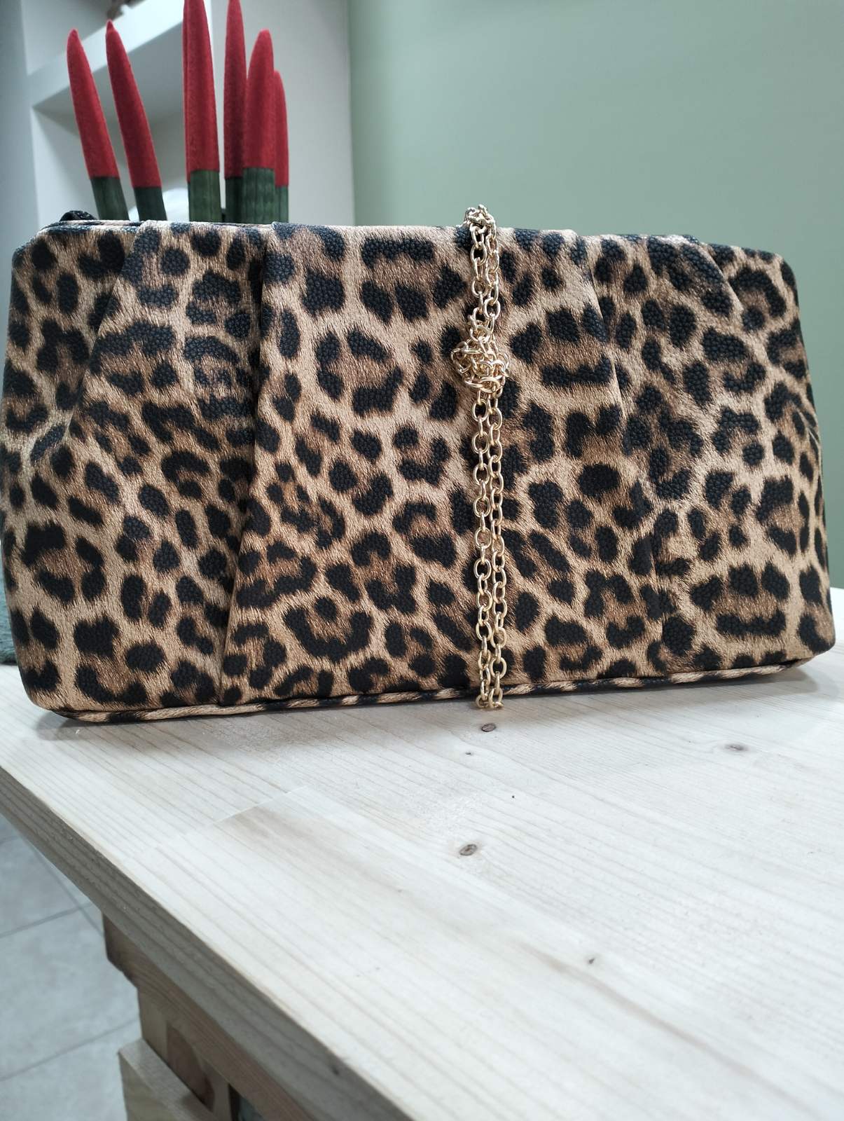 Τσάντα Φάκελος με Χρυσή Αλυσίδα Wild Grace Clutch-Animal Print Clutch - Image 2