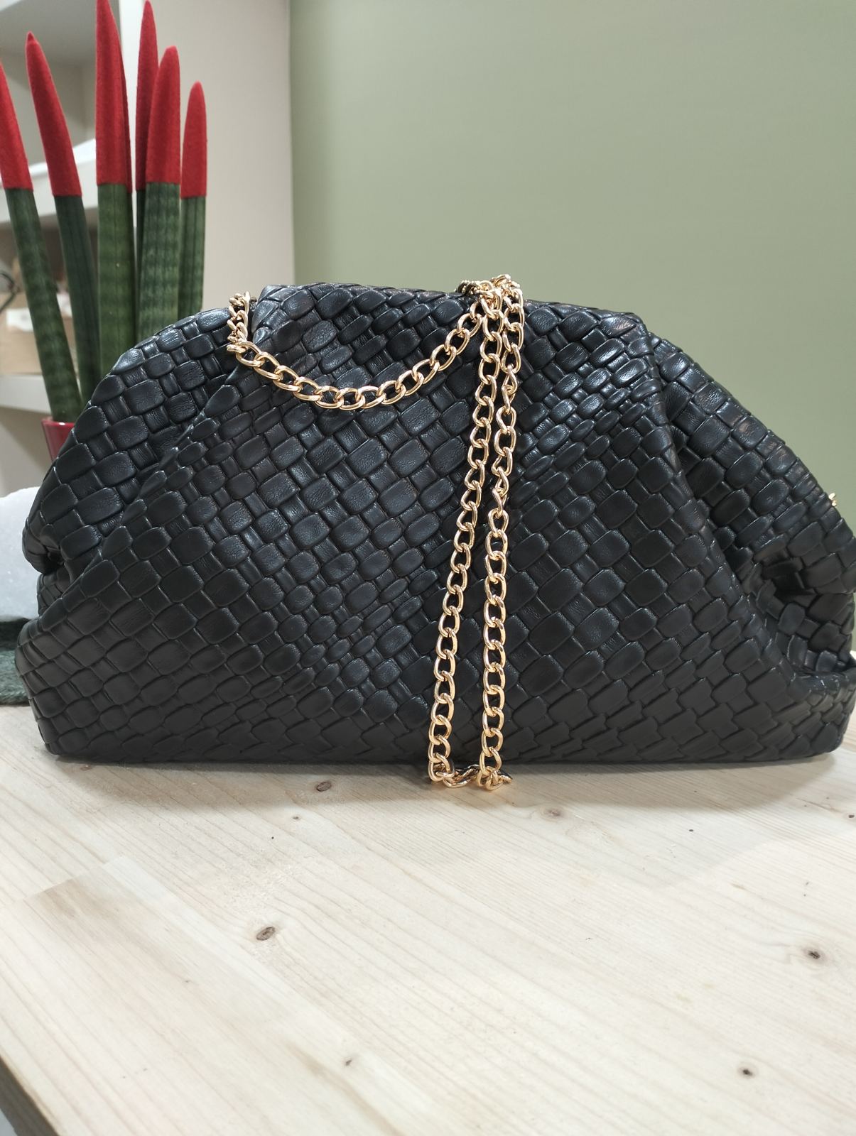 Noir Chain – Δερμάτινο Τσαντάκι με Αλυσίδα - Image 3