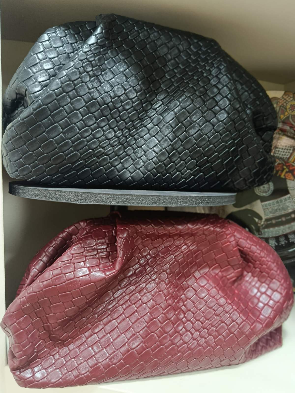 Noir Chain – Δερμάτινο Τσαντάκι με Αλυσίδα - Image 2