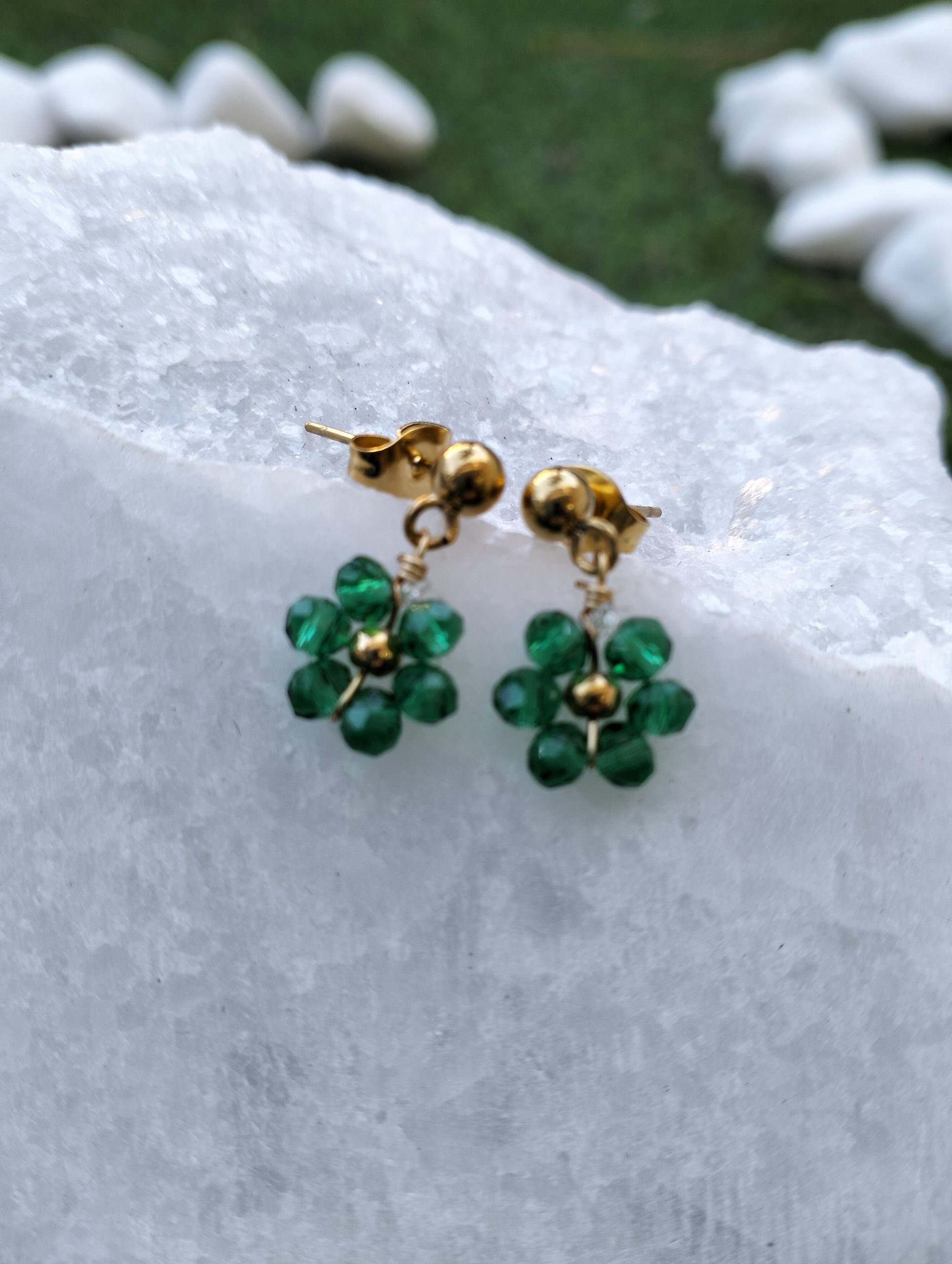 Ατσάλινα Χειροποίητα Σκουλαρίκια Μαργαρίτα Πράσινο με Καρφάκι Μπίλια Χρυσό - Image 2