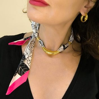 Κολιέ “Fuchsia Étoile” – Χειροποίητο Μεταξωτό Φουλάρι με Υποαλλεργικά Ατσάλινα Στοιχεία