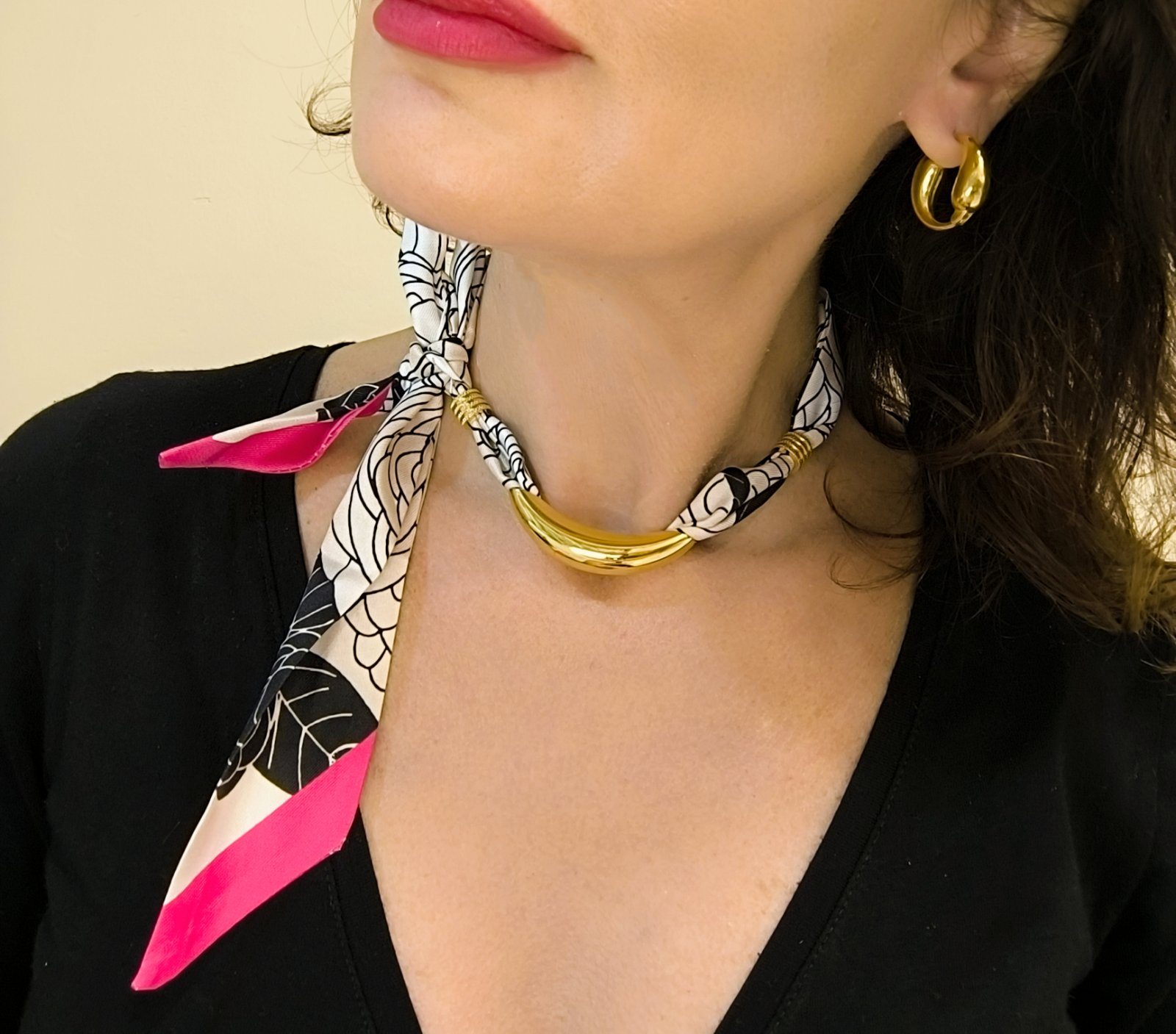 Κολιέ “Fuchsia Étoile” – Χειροποίητο Μεταξωτό Φουλάρι με Υποαλλεργικά Ατσάλινα Στοιχεία