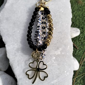 “Black Luxe Clover” – Χειροποίητο Μπρελόκ & Bag Charm με Πέρλα & Χρυσό Αιματίτη