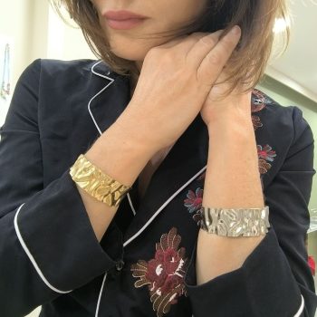 Textured Glow – Ατσάλινες χειροπέδες με ανάγλυφη υφή