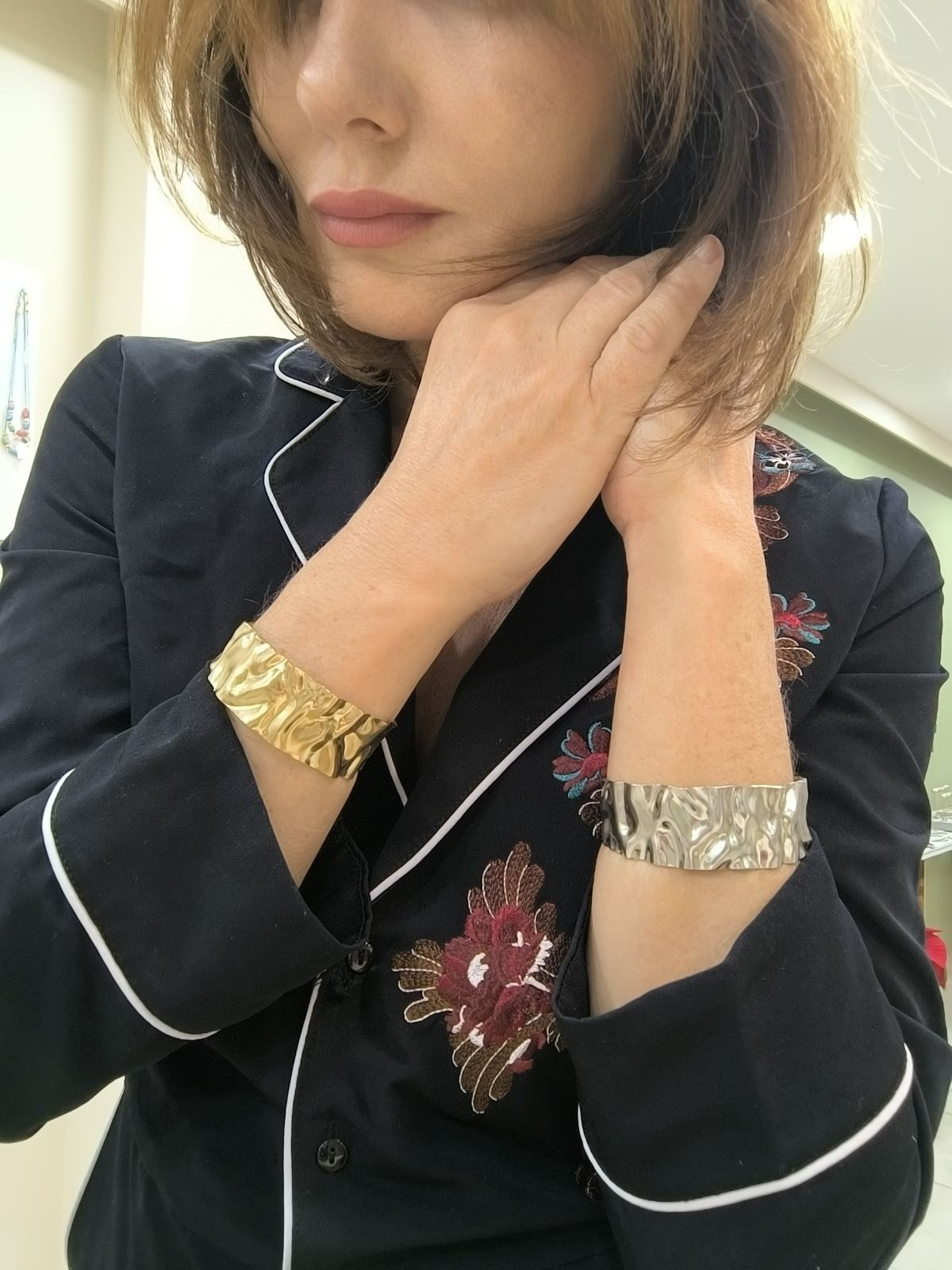 Textured Glow – Ατσάλινες χειροπέδες με ανάγλυφη υφή