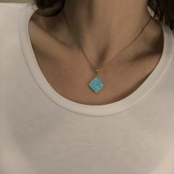 Κολιέ “Γαλάζιος Ρόμβος” από Ατσάλι με Συνθετικό Οπάλ Σιέλ