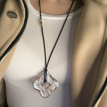 Κορδόνι Μαύρο “Aurora” – Χειροποίητο Κολιέ Murano Πεταλούδα