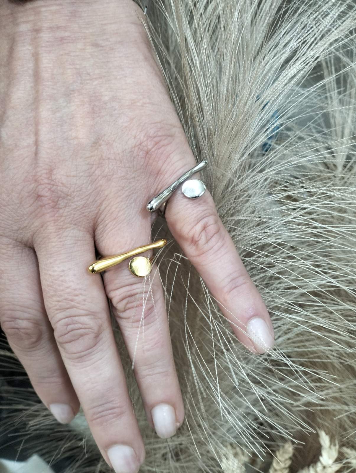 Fluid Dot – Ατσάλινο δαχτυλίδι με μίνιμαλ σχεδιασμό (χρυσό ή ασημί)