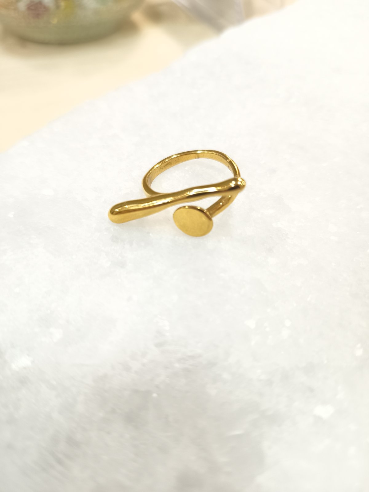 Fluid Dot – Ατσάλινο δαχτυλίδι με μίνιμαλ σχεδιασμό (χρυσό ή ασημί) - Image 3