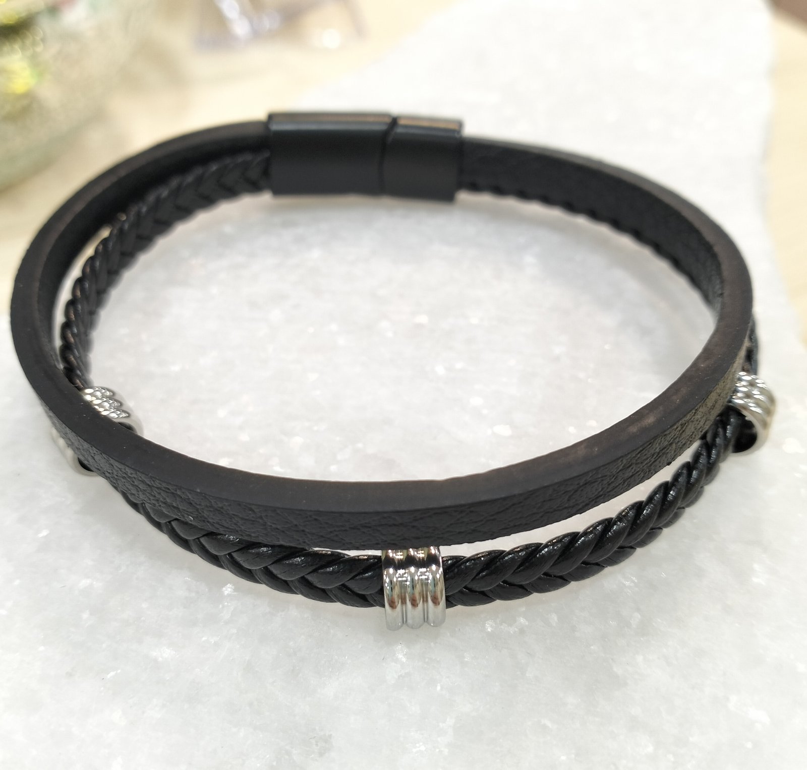 Ανδρικό Βραχιόλι Δερματίνης με Ατσάλινα Στοιχεία και Μαγνητικό Κούμπωμα - Image 3