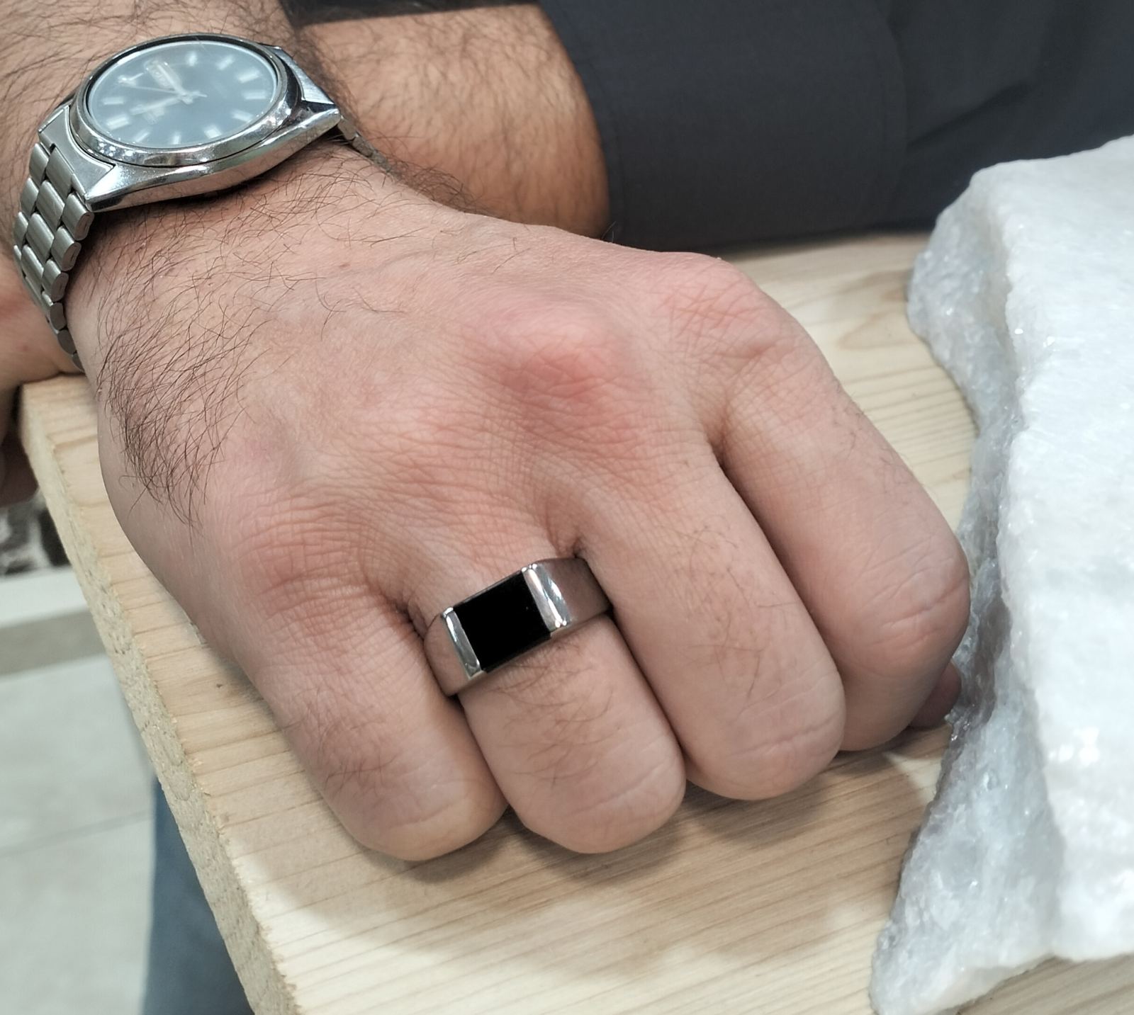 Ανδρικό Δαχτυλίδι Ατσάλινο με Μαύρη Πλάκα