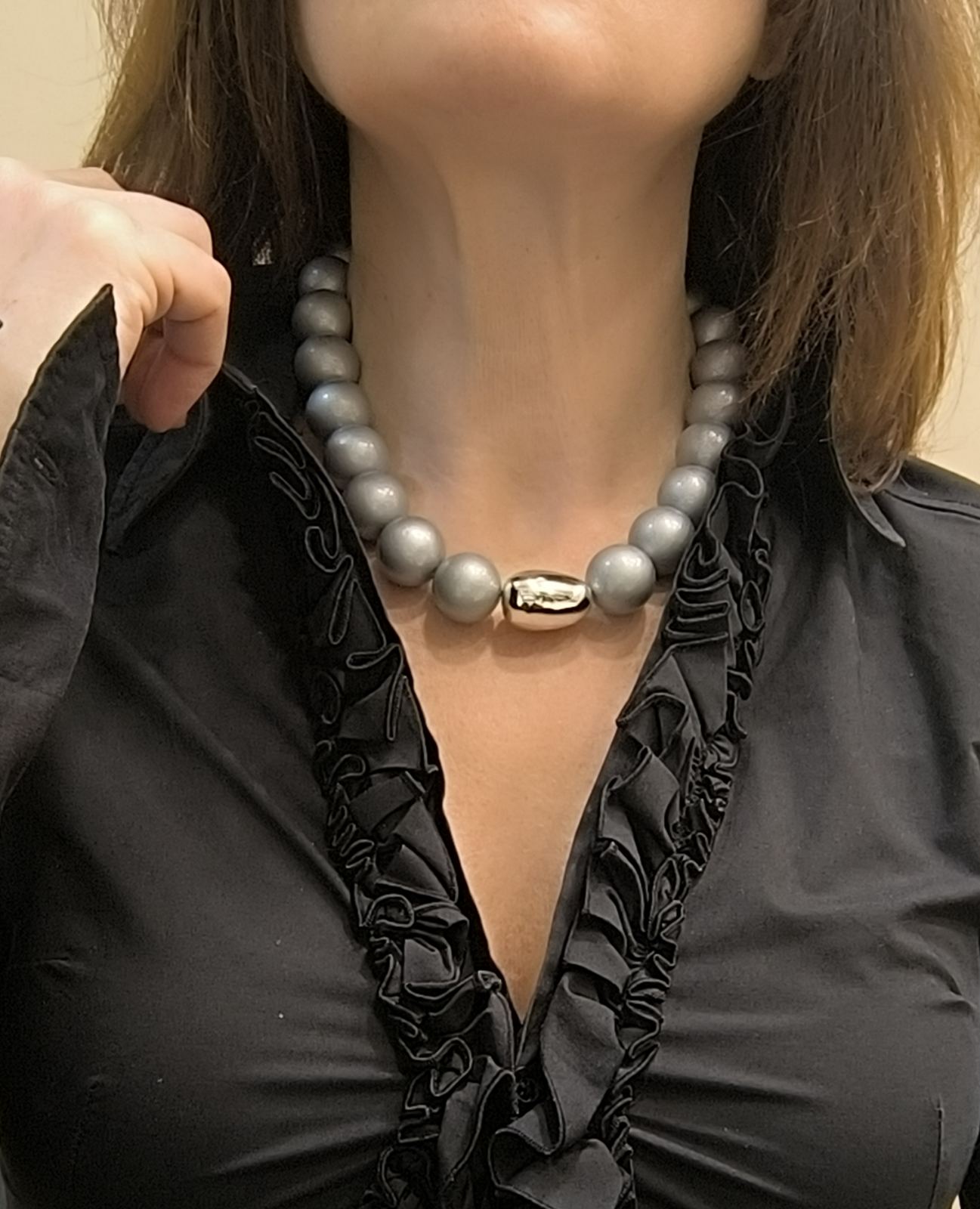 “Grey Pearl Harmony” Κολιέ με Πέρλες 10mm και Ατσάλινο Κούμπωμα