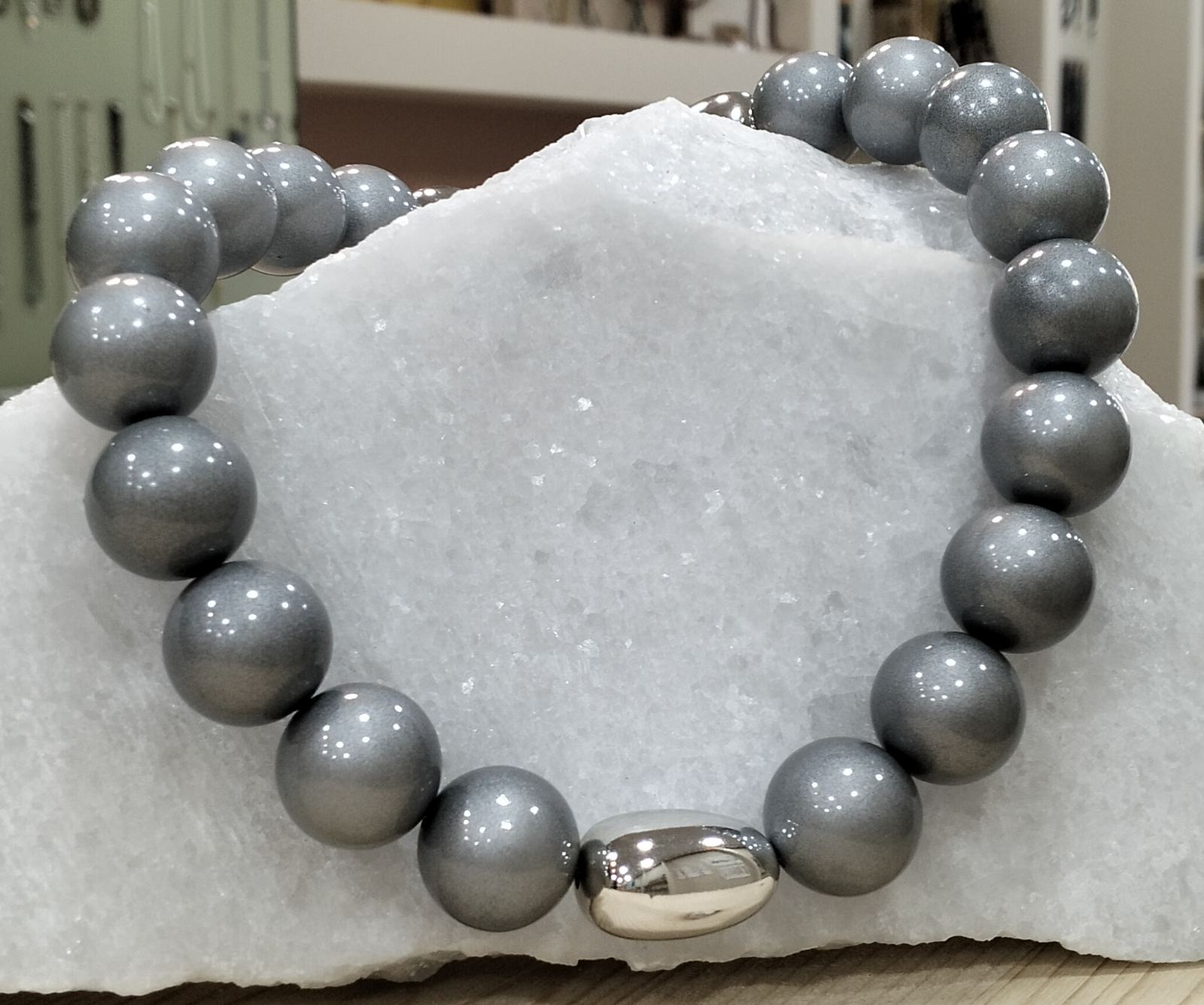 “Grey Pearl Harmony” Κολιέ με Πέρλες 10mm και Ατσάλινο Κούμπωμα - Image 2