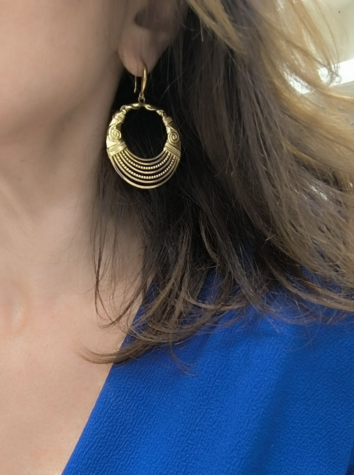 Ethnic Circle – Ατσάλινα σκουλαρίκια κύκλος με ανάγλυφο σχέδιο