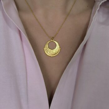 Ethnic Circle – Κυκλικό έθνικ κολιέ με γράνες σε ατσάλινη αλυσίδα