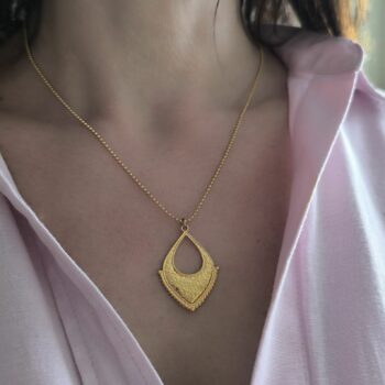 Ethnic Aura – Κολιέ σταγόνα με ρόμβο με γράνες σε ατσάλινη αλυσίδα