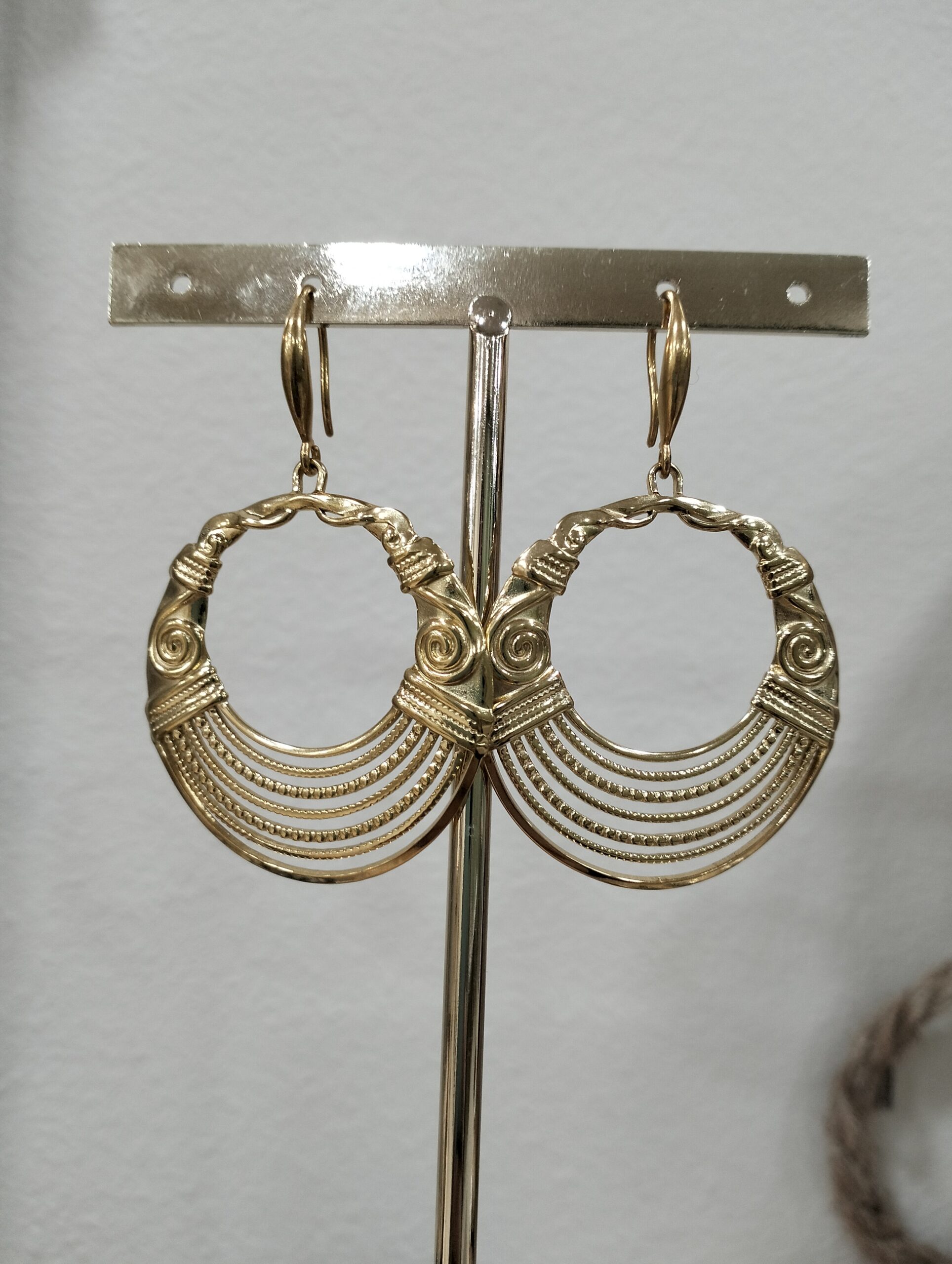 Ethnic Circle – Ατσάλινα σκουλαρίκια κύκλος με ανάγλυφο σχέδιο - Image 3