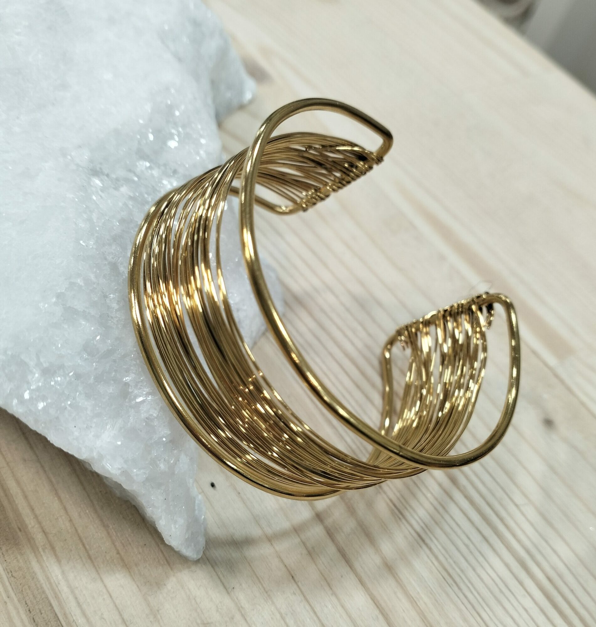 Golden Layers – Stainless steel multi-line cuff bracelet - Image 3