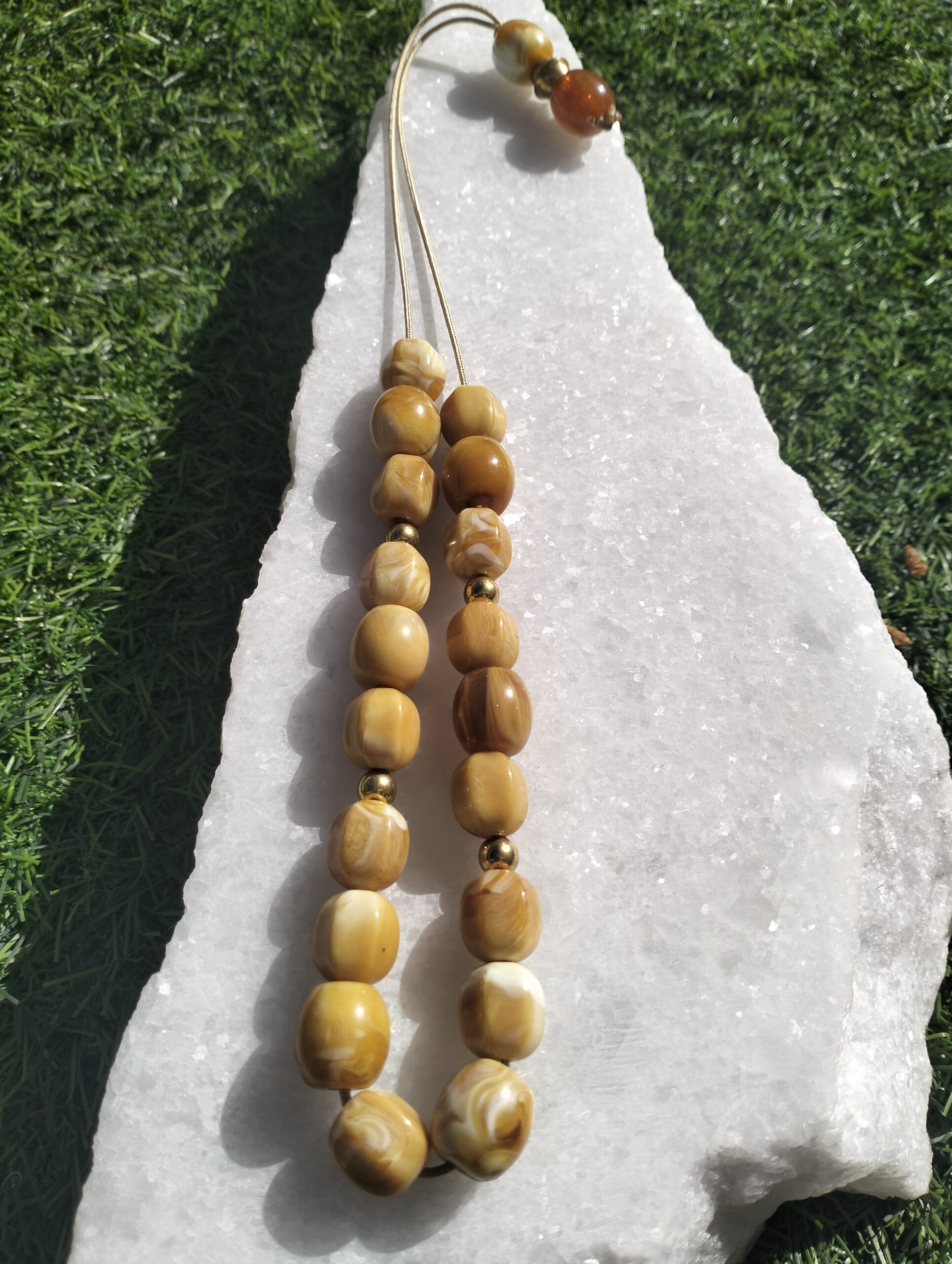 Desert Facet – Χειροποίητο κομπολόι με πολύπλευρες χάνδρες ρητίνης μπεζ - Image 2