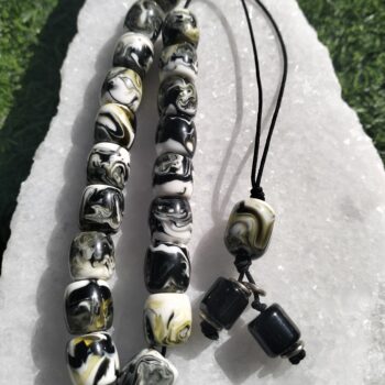 Marble Flow – Κομπολόι με ρητίνη σε πράσινο, λευκό μαύρο