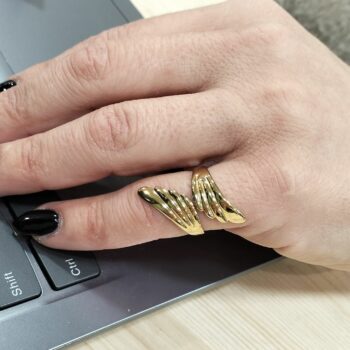 Δαχτυλίδι “Golden Wings” Ρυθμιζόμενο Χρυσό από Ατσάλι